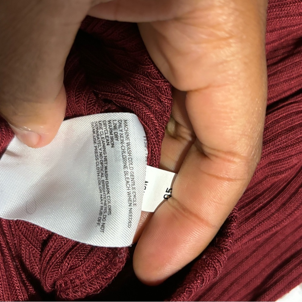 Uniqlo Ribbed Mock neck - Picture 6 of 6